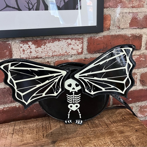 Betsy Johnson fantastic Bat bag wings move new with tags glow in the dark - Picture 5 of 6